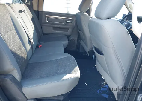 2018 Ram 1500 Big Horn 4X4 5'7 Box z USA, uszkodzony, nr VIN 1C6RR7LT0JS332870